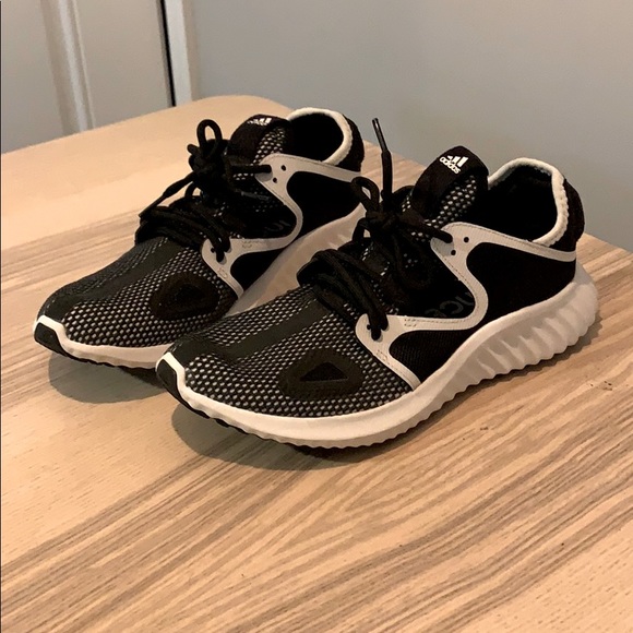 Adidas shoes size 7.5 - Picture 1 of 3